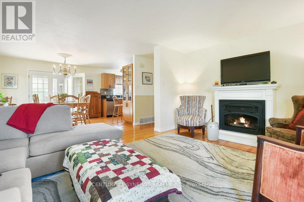 2502 Diamondview Road, Ottawa, Ontario  K0A 1L0 - Photo 11 - X12388467