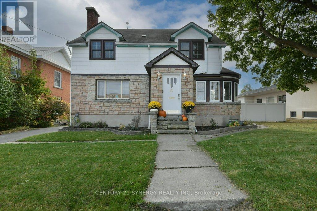 61 Daniel Street N, Arnprior, Ontario  K7S 2K6 - Photo 1 - X12469336