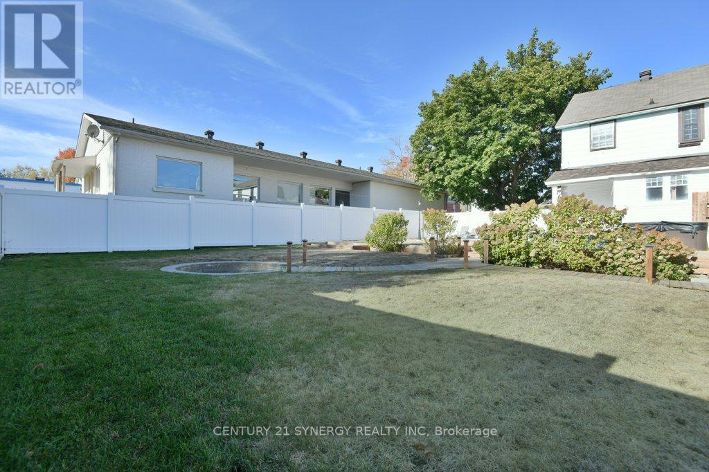 61 Daniel Street N, Arnprior, Ontario  K7S 2K6 - Photo 33 - X12469336