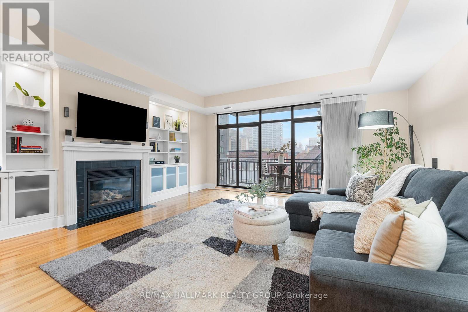 401 - 374 Cooper Street, Ottawa, Ontario  K2P 2P4 - Photo 11 - X12478236