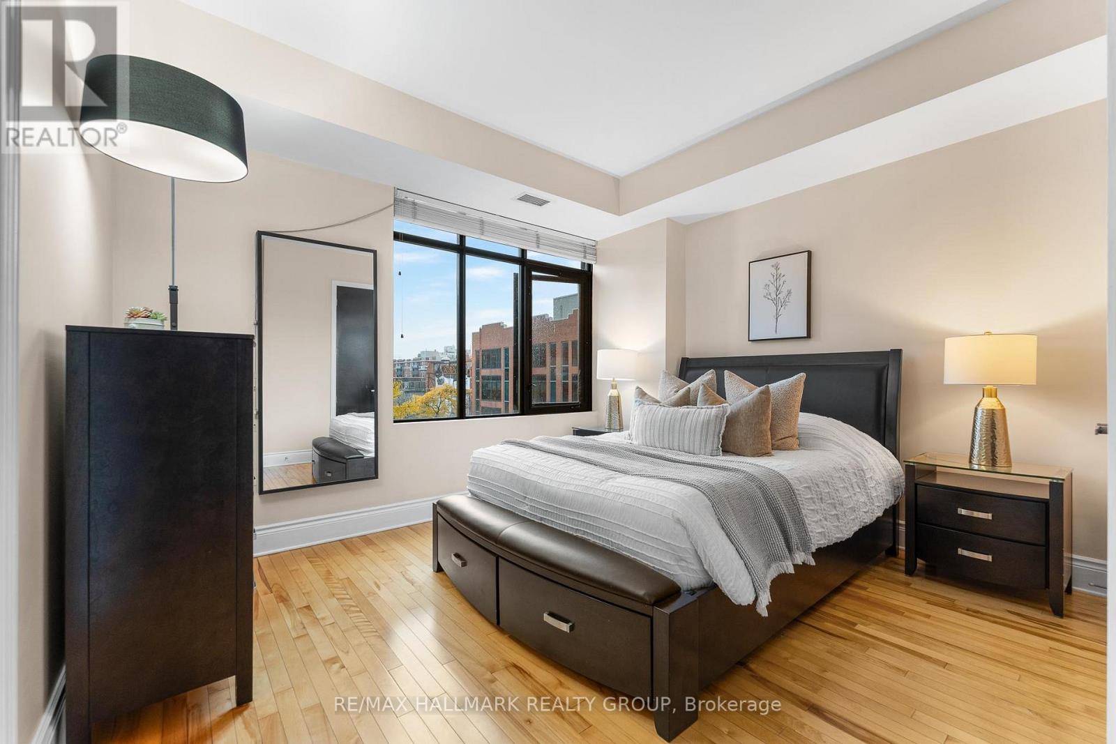 401 - 374 Cooper Street, Ottawa, Ontario  K2P 2P4 - Photo 15 - X12478236