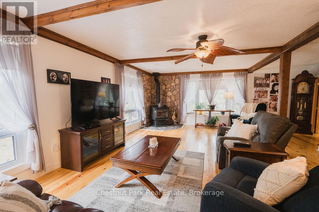 6131 Highway 11 Highway N, Temagami, Ontario  P0H 2H0 - Photo 12 - X12354903