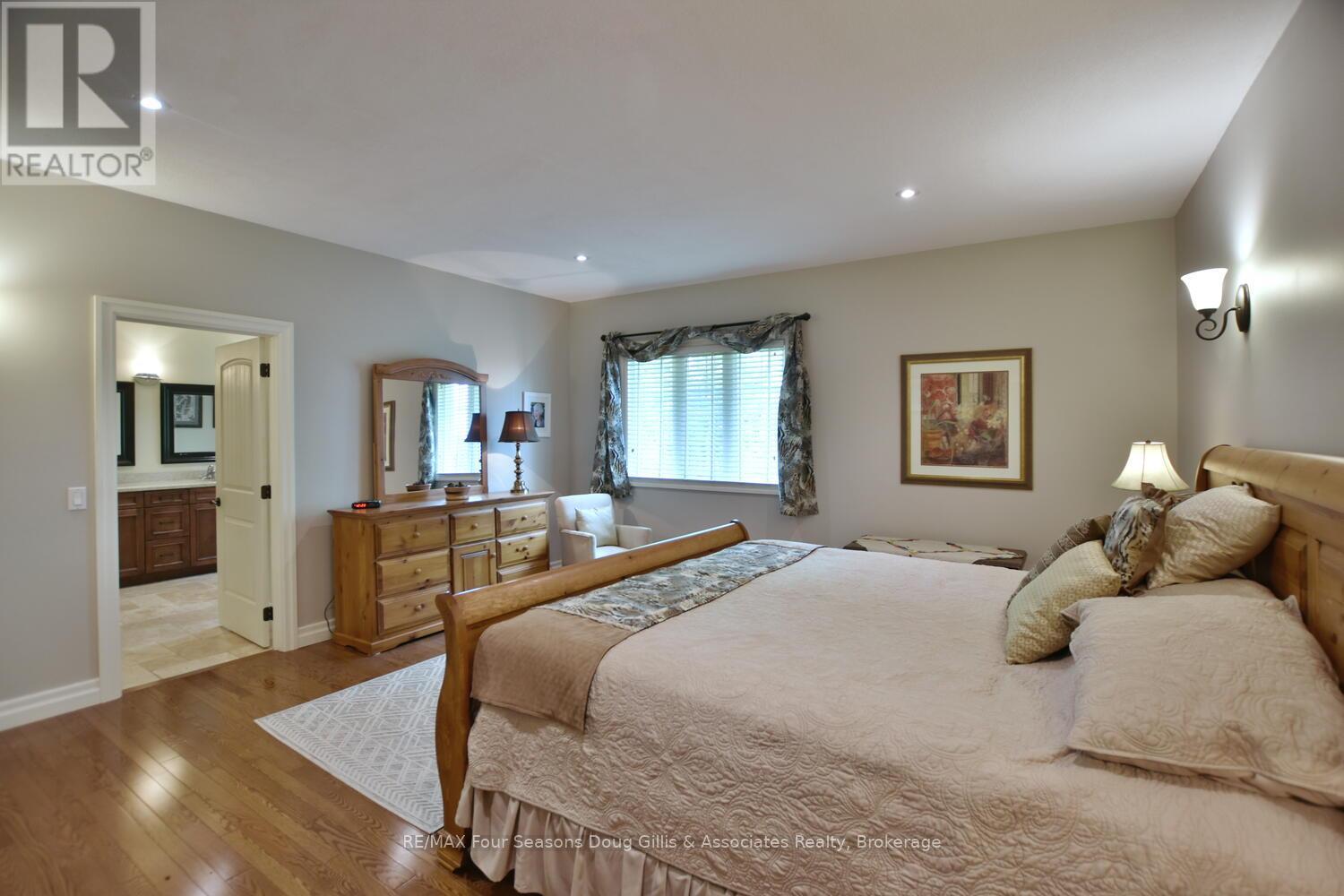 135 Algonquin Drive, Meaford, Ontario  N4L 0A7 - Photo 25 - X12467675