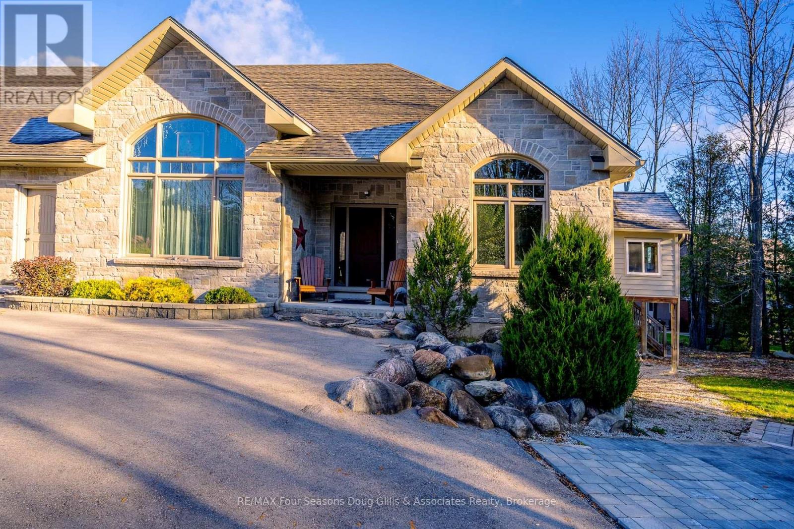 135 Algonquin Drive, Meaford, Ontario  N4L 0A7 - Photo 3 - X12467675