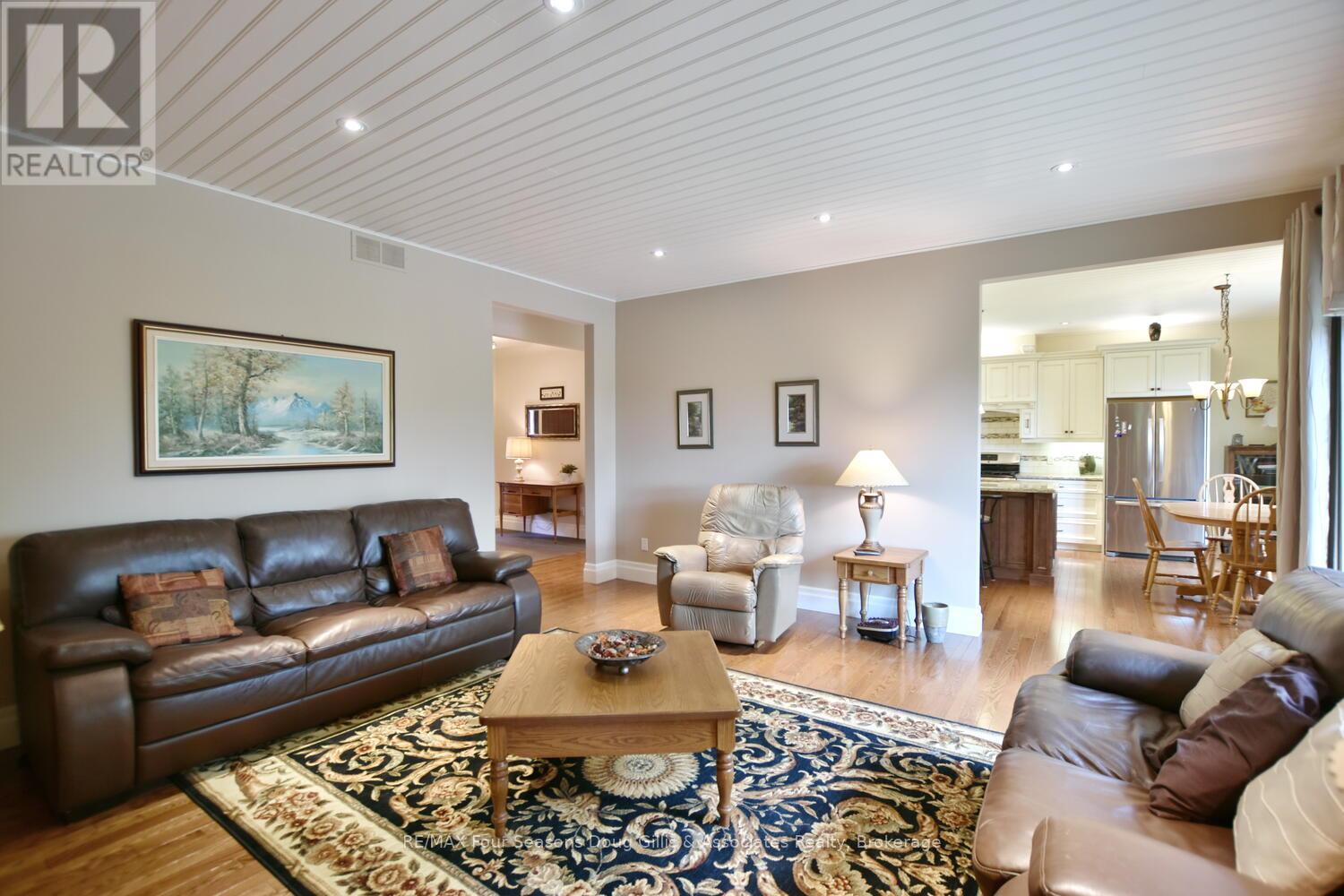 135 Algonquin Drive, Meaford, Ontario  N4L 0A7 - Photo 13 - X12467675