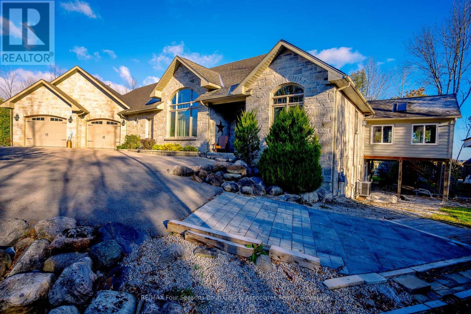 135 Algonquin Drive, Meaford, Ontario  N4L 0A7 - Photo 6 - X12467675