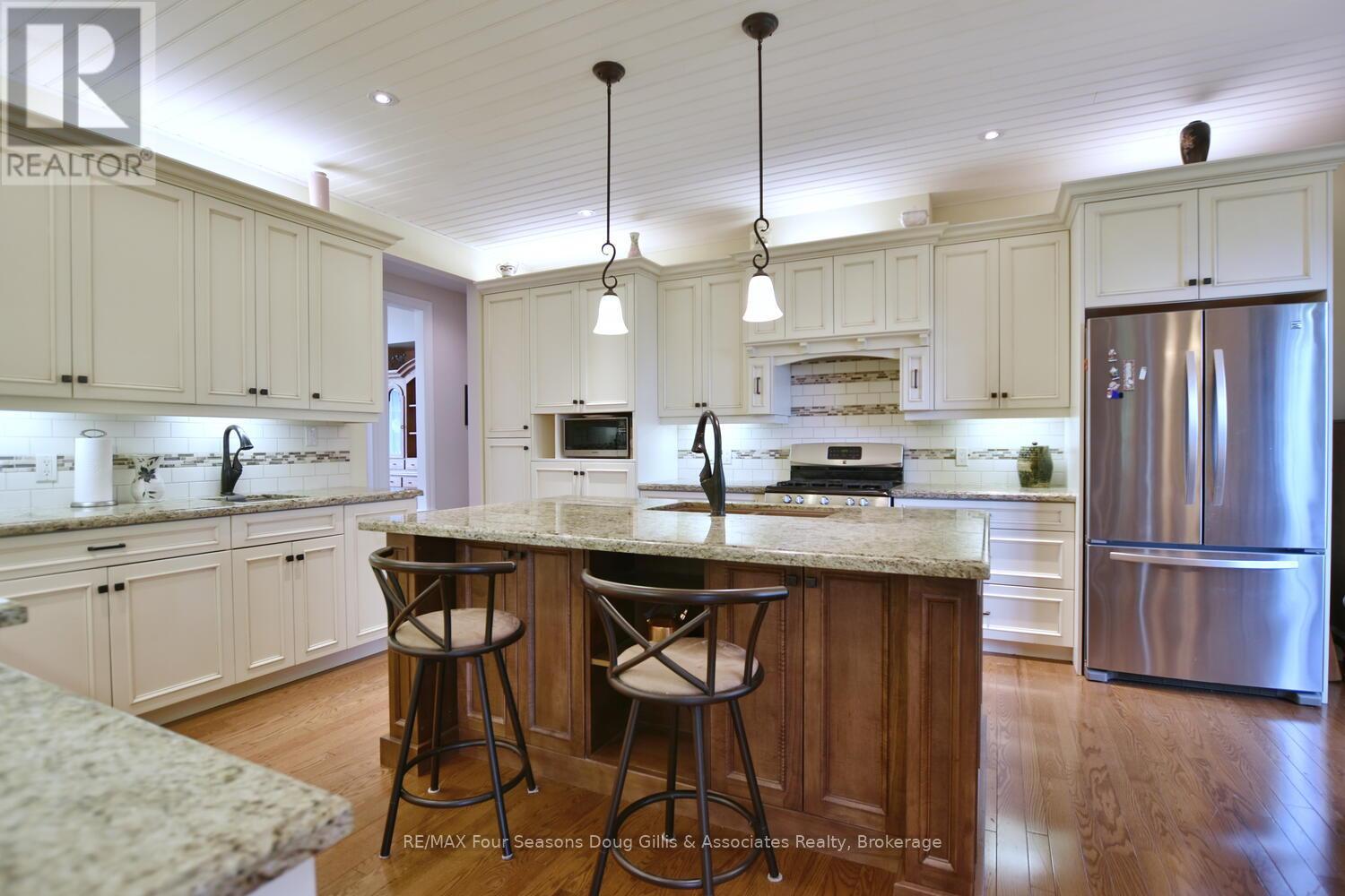 135 Algonquin Drive, Meaford, Ontario  N4L 0A7 - Photo 20 - X12467675