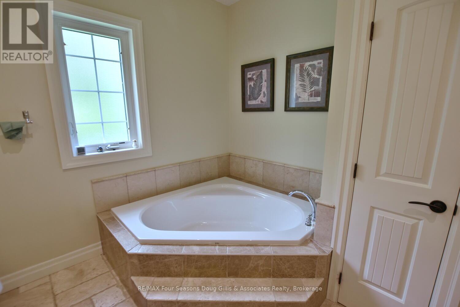 135 Algonquin Drive, Meaford, Ontario  N4L 0A7 - Photo 30 - X12467675