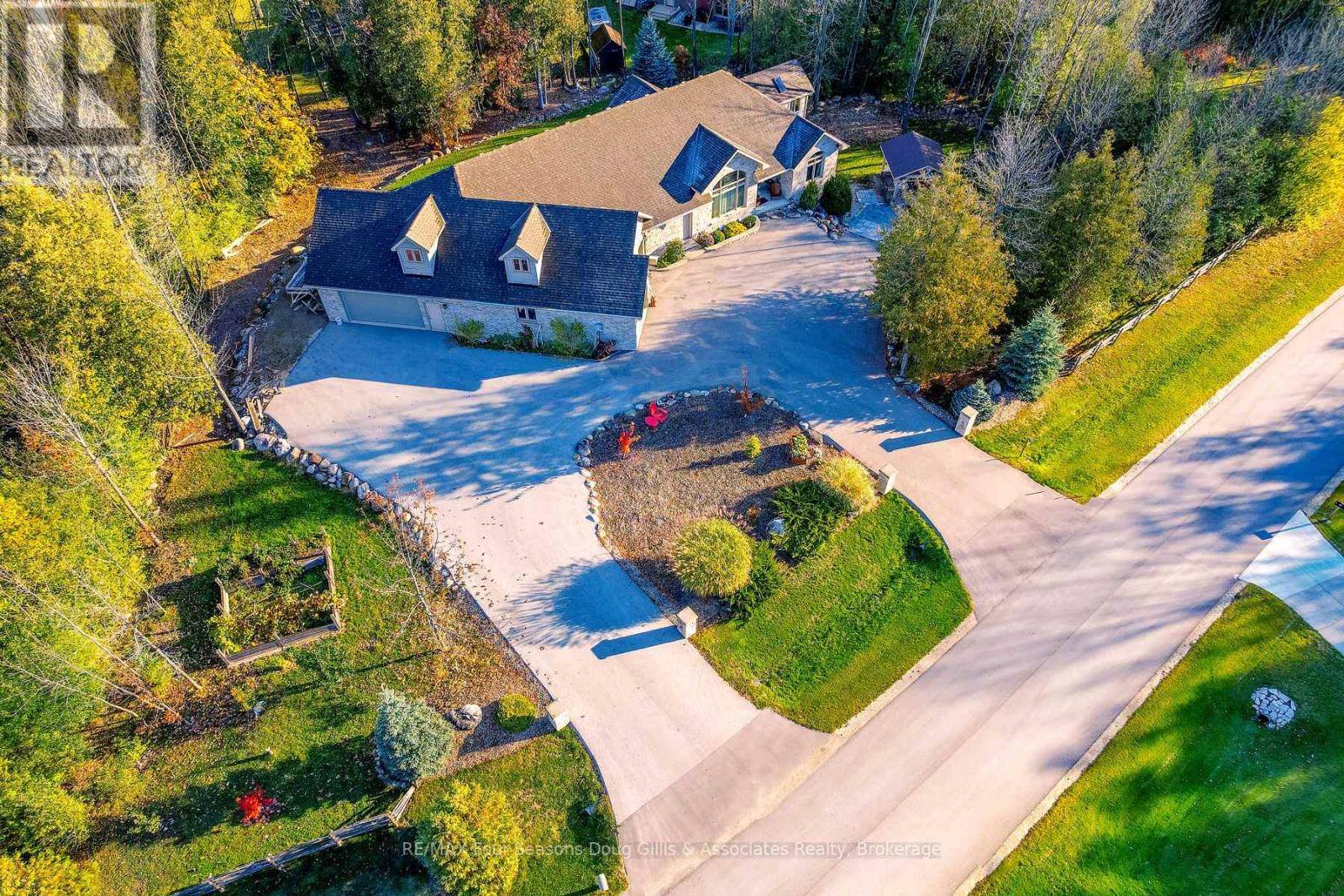 135 Algonquin Drive, Meaford, Ontario  N4L 0A7 - Photo 5 - X12467675