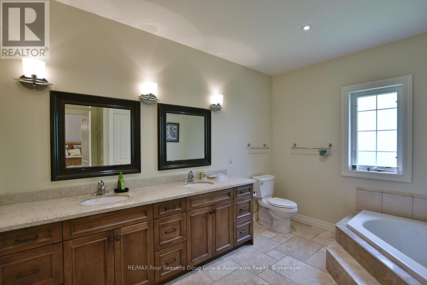 135 Algonquin Drive, Meaford, Ontario  N4L 0A7 - Photo 28 - X12467675