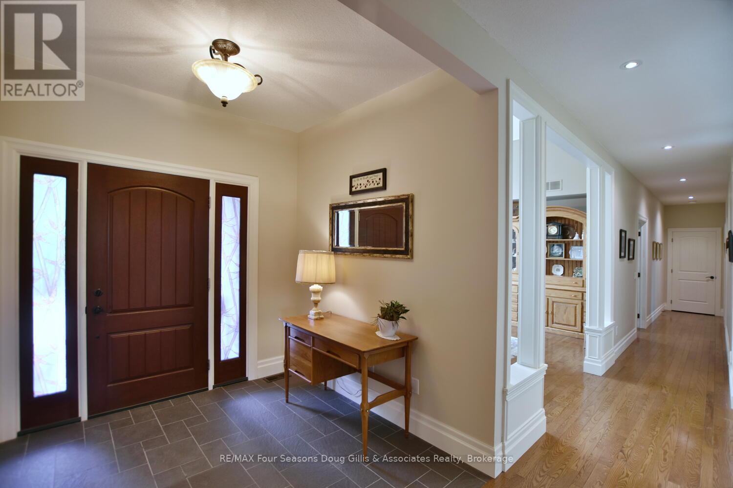 135 Algonquin Drive, Meaford, Ontario  N4L 0A7 - Photo 9 - X12467675