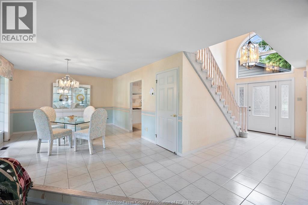 15 Fairway Crescent, Amherstburg, Ontario  N9V 3T5 - Photo 2 - 25027453