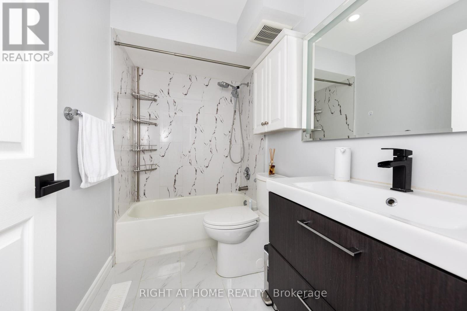 #32 - 988 Sheppard Avenue W, Toronto, Ontario  M3H 2T6 - Photo 14 - C12487246