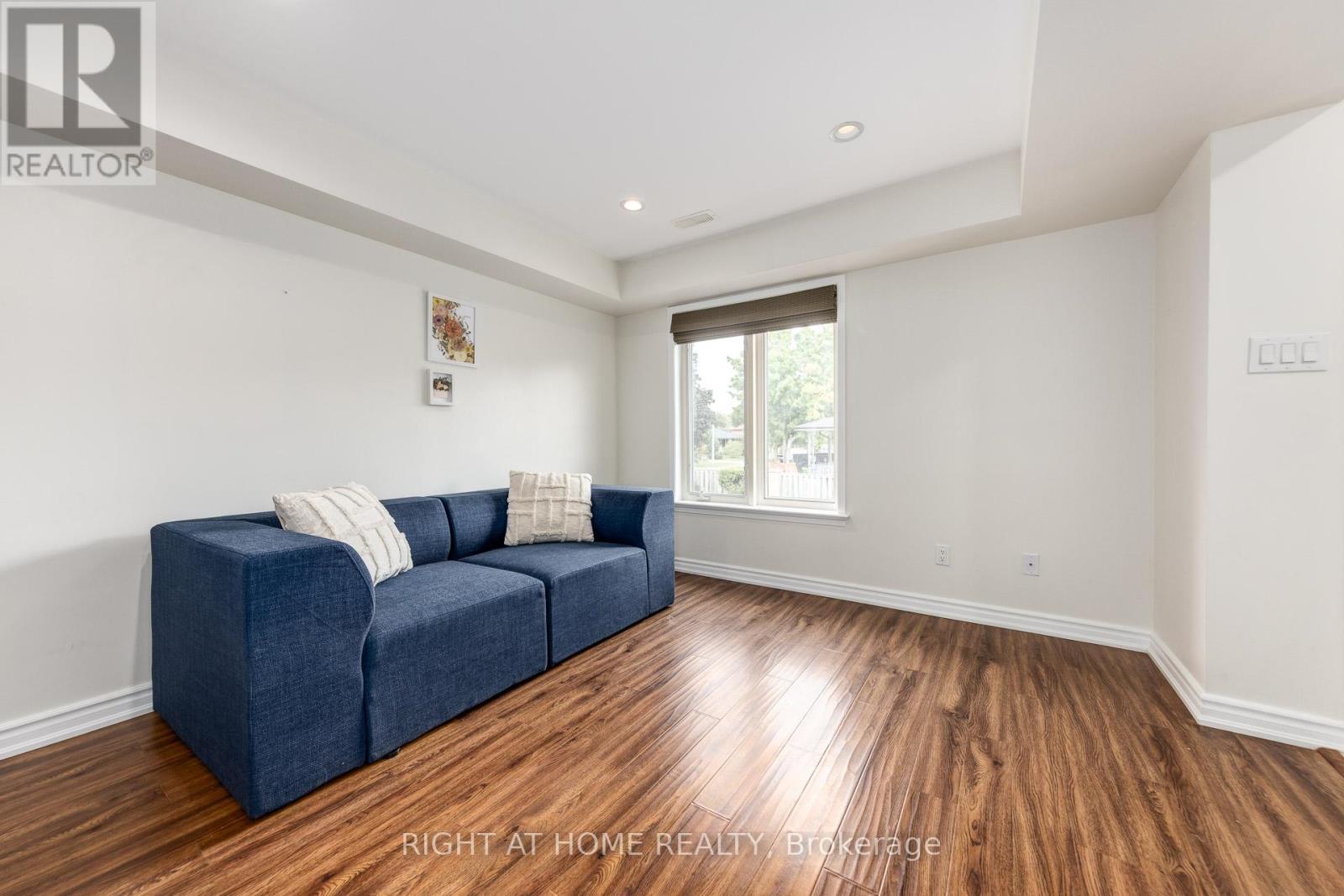 #32 - 988 Sheppard Avenue W, Toronto, Ontario  M3H 2T6 - Photo 3 - C12487246