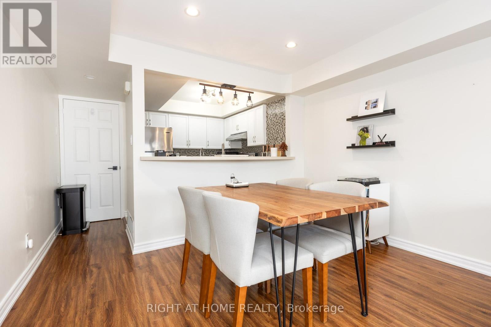 #32 - 988 Sheppard Avenue W, Toronto, Ontario  M3H 2T6 - Photo 6 - C12487246