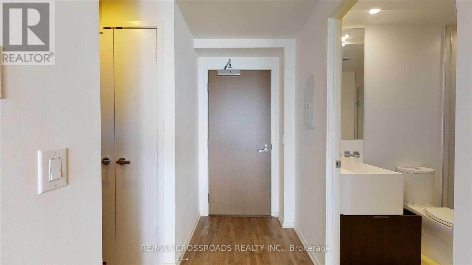 5010 - 1 Bloor Street E, Toronto, Ontario  M4W 1A9 - Photo 3 - C12487287