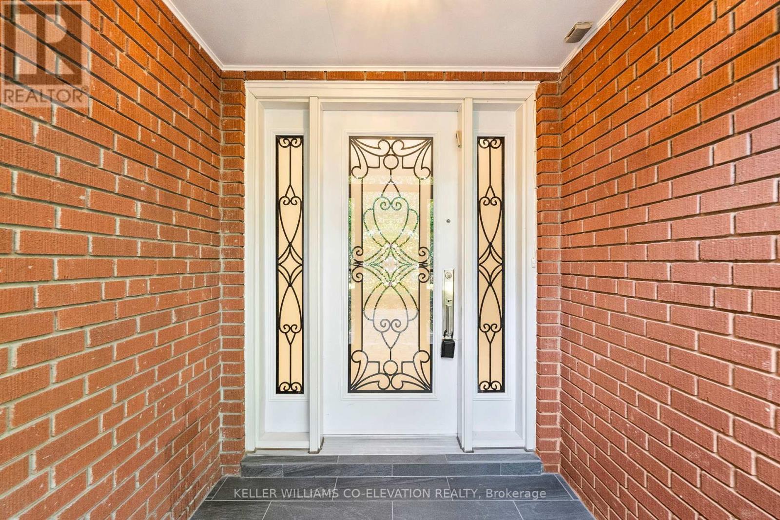 57 Tobruk Crescent, Toronto, Ontario  M2M 3B5 - Photo 3 - C12487326