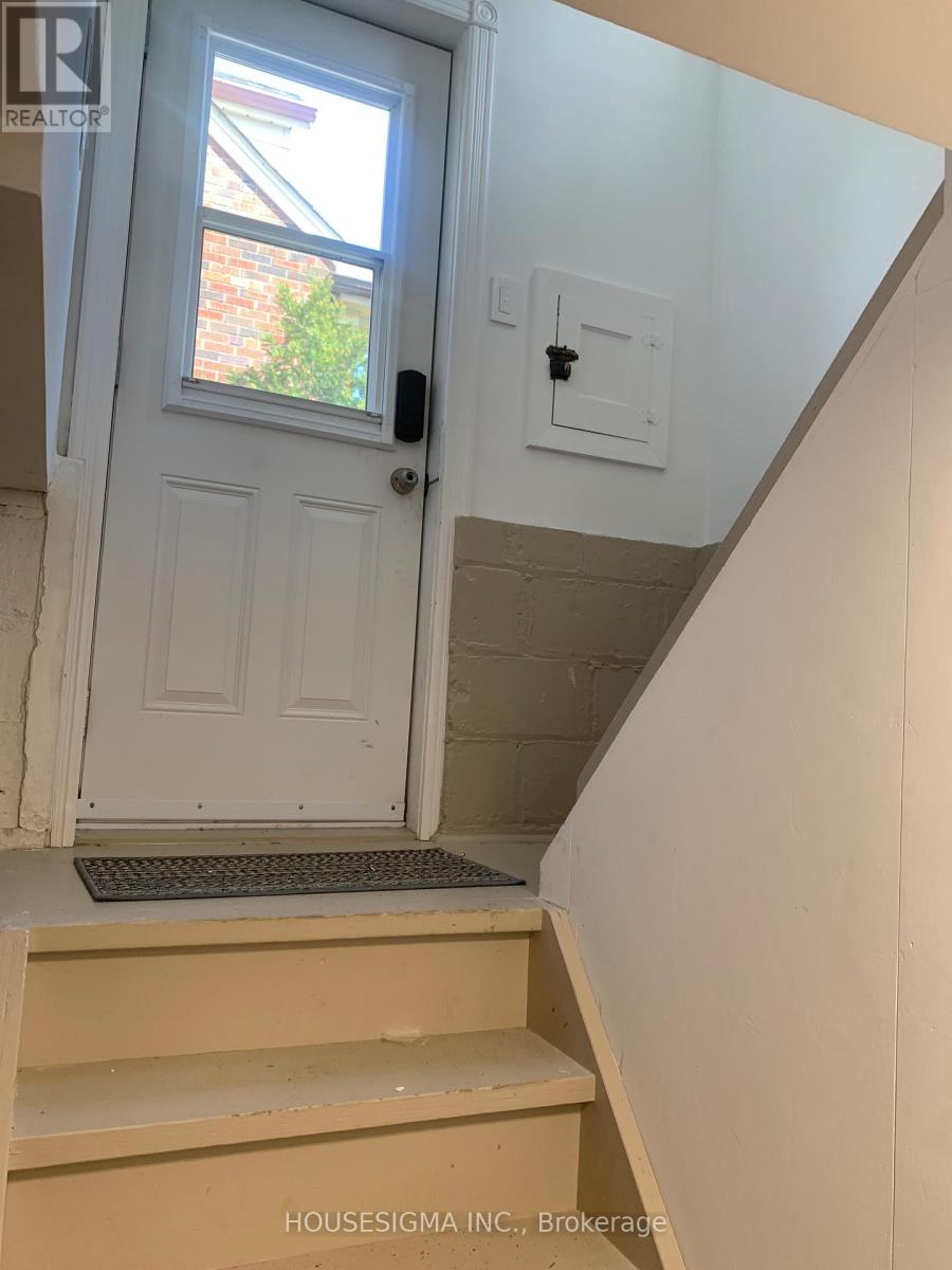 324 Lawrence Avenue W, Toronto, Ontario  M5M 1B4 - Photo 3 - C12487363