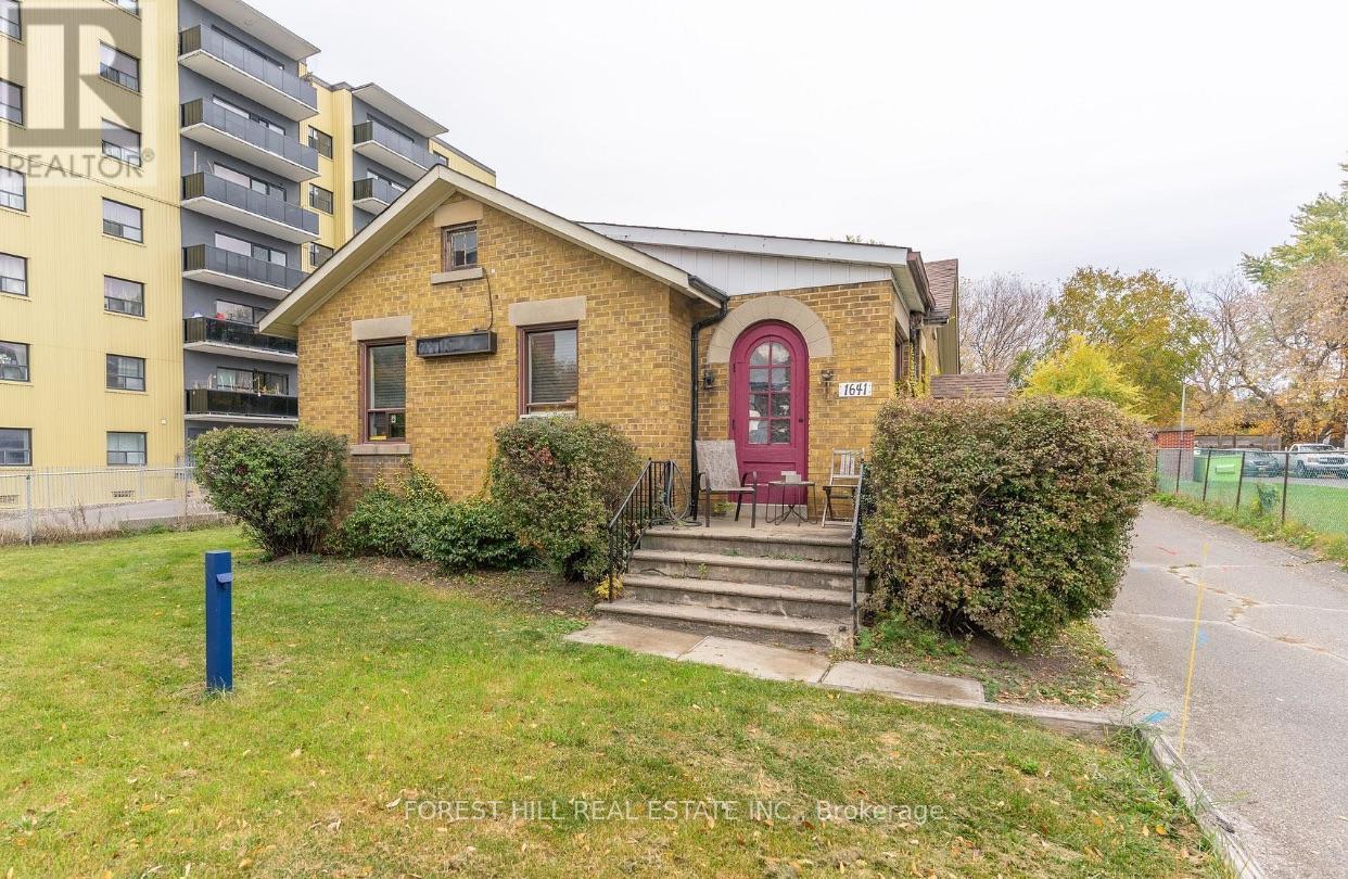 4 - 1641 VICTORIA PARK AVENUE, Toronto, Ontario