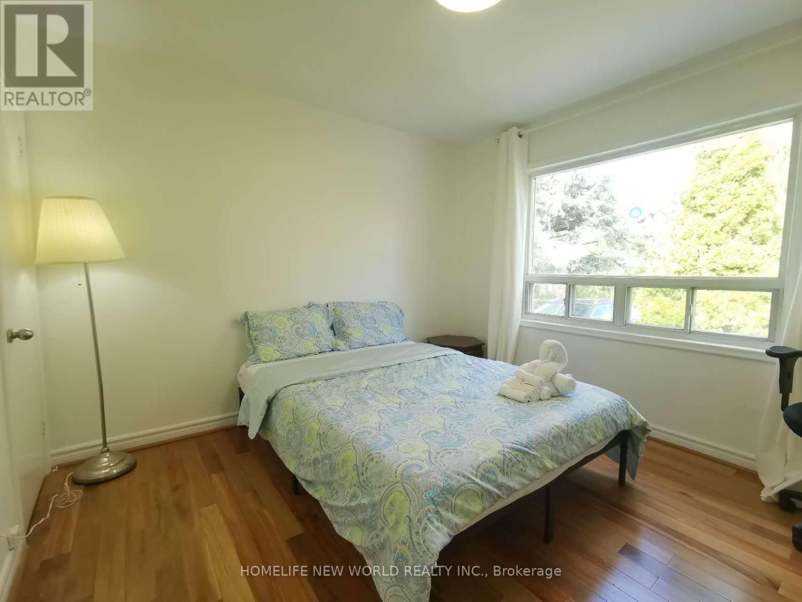 92 Earlton Road, Toronto, Ontario  M1T 2R6 - Photo 8 - E12486838