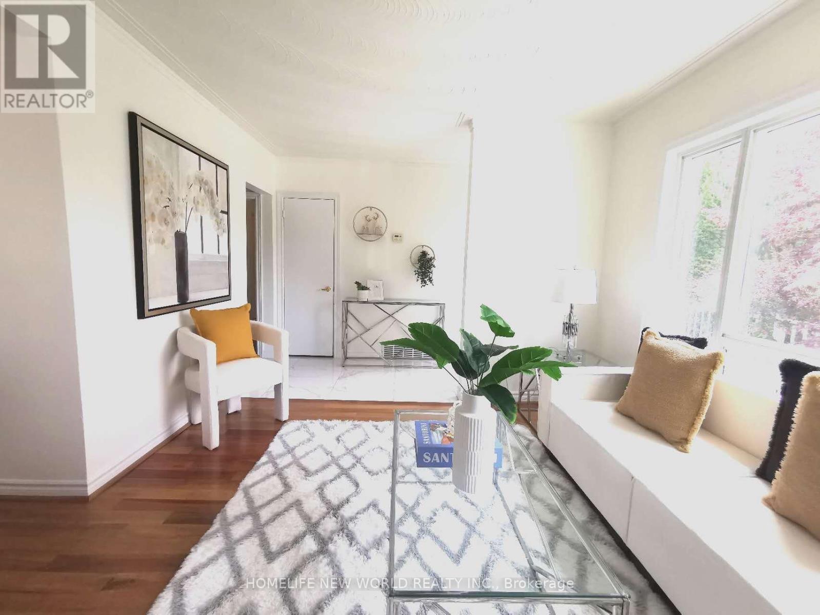 92 Earlton Road, Toronto, Ontario  M1T 2R6 - Photo 4 - E12486838