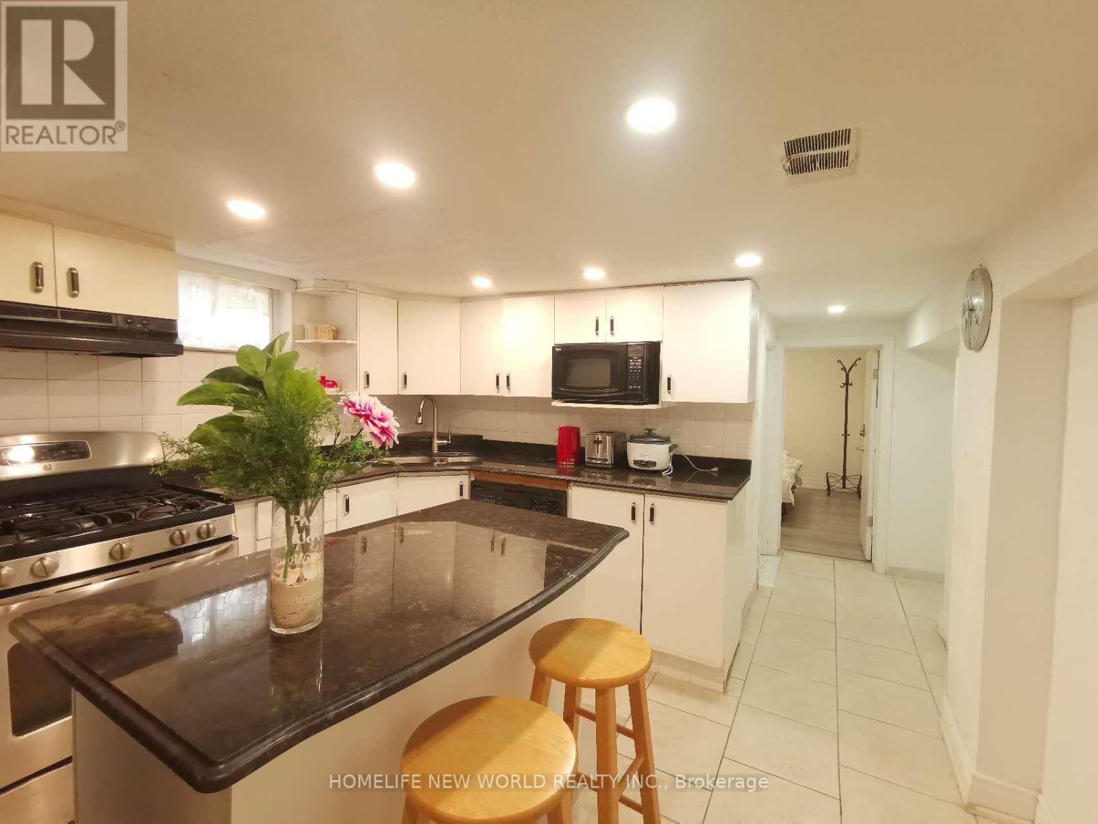 92 Earlton Road, Toronto, Ontario  M1T 2R6 - Photo 5 - E12486838