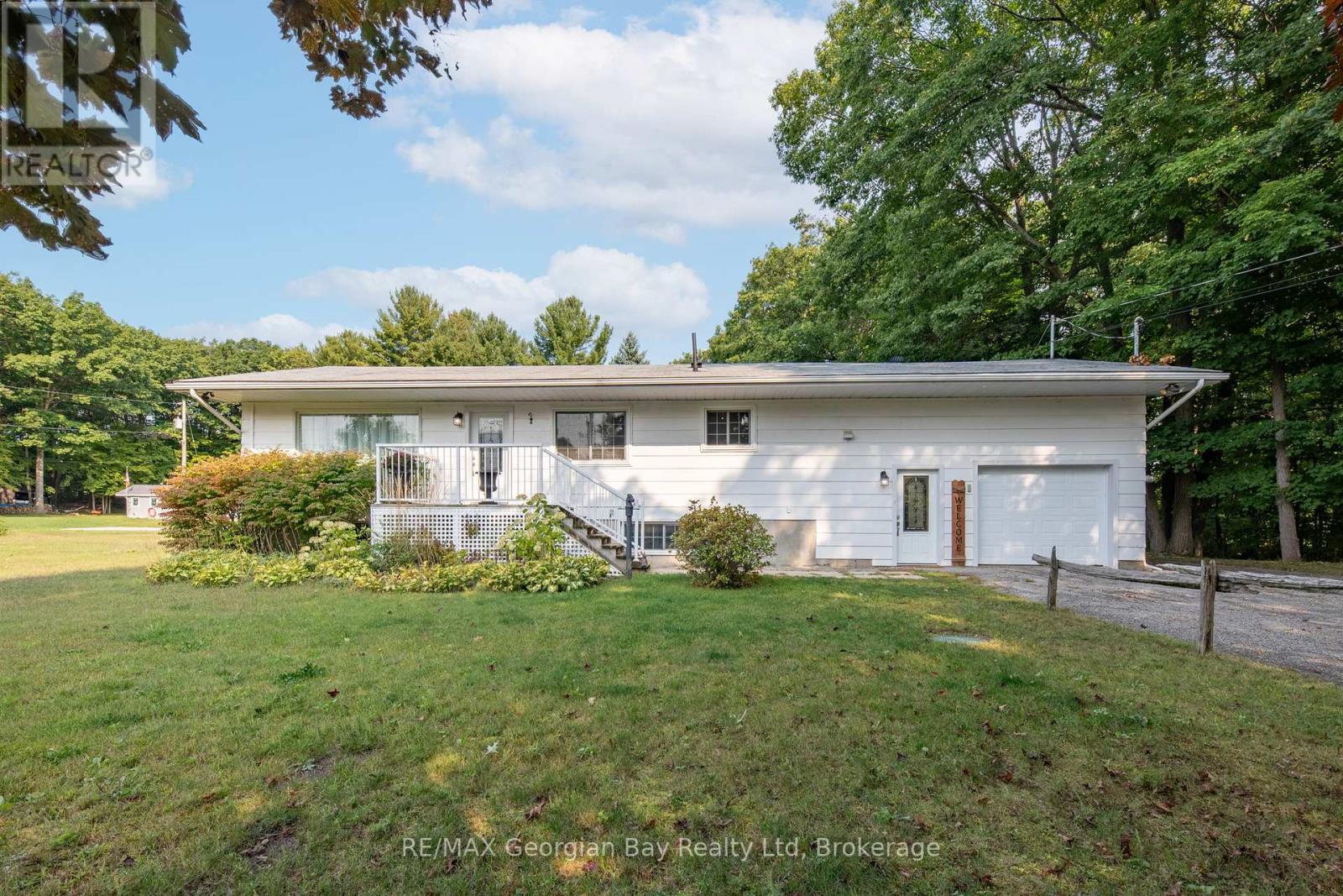 1034 PINE GROVE ROAD, Penetanguishene, Ontario