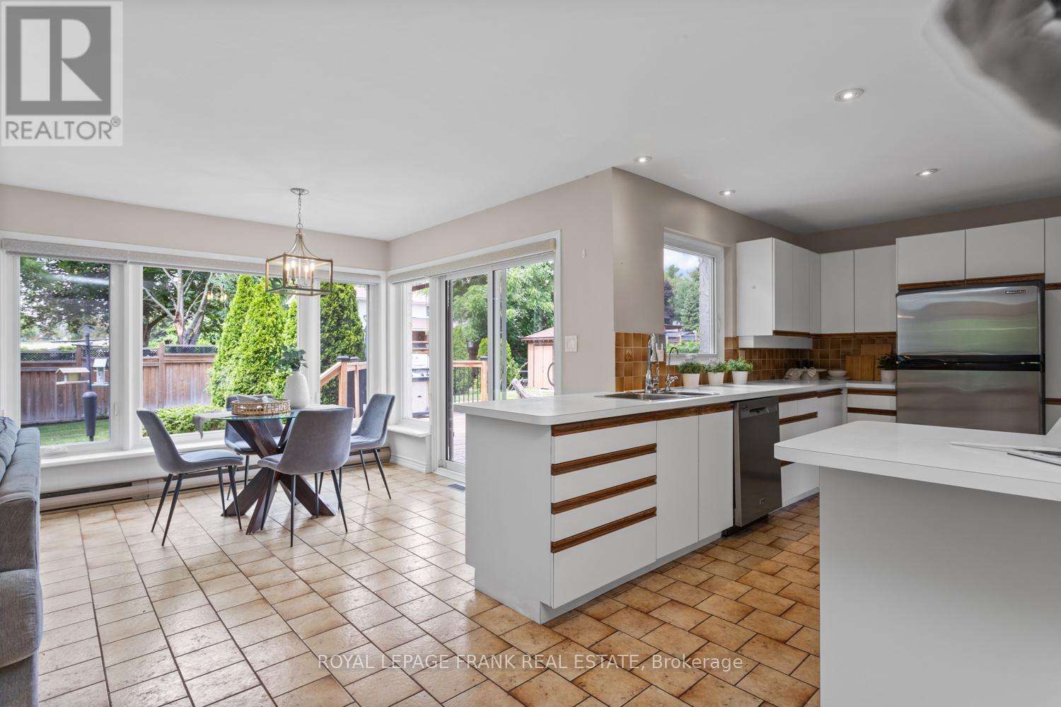 848 Swiss Heights, Oshawa (Pinecrest), Ontario  L1K 2A9 - Photo 15 - E12487436