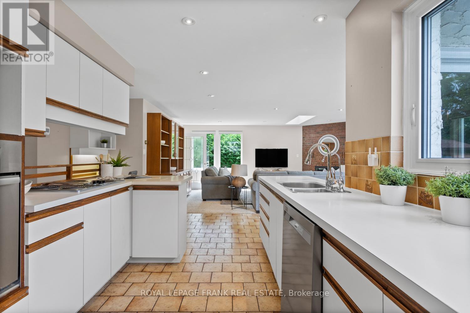 848 Swiss Heights, Oshawa (Pinecrest), Ontario  L1K 2A9 - Photo 17 - E12487436