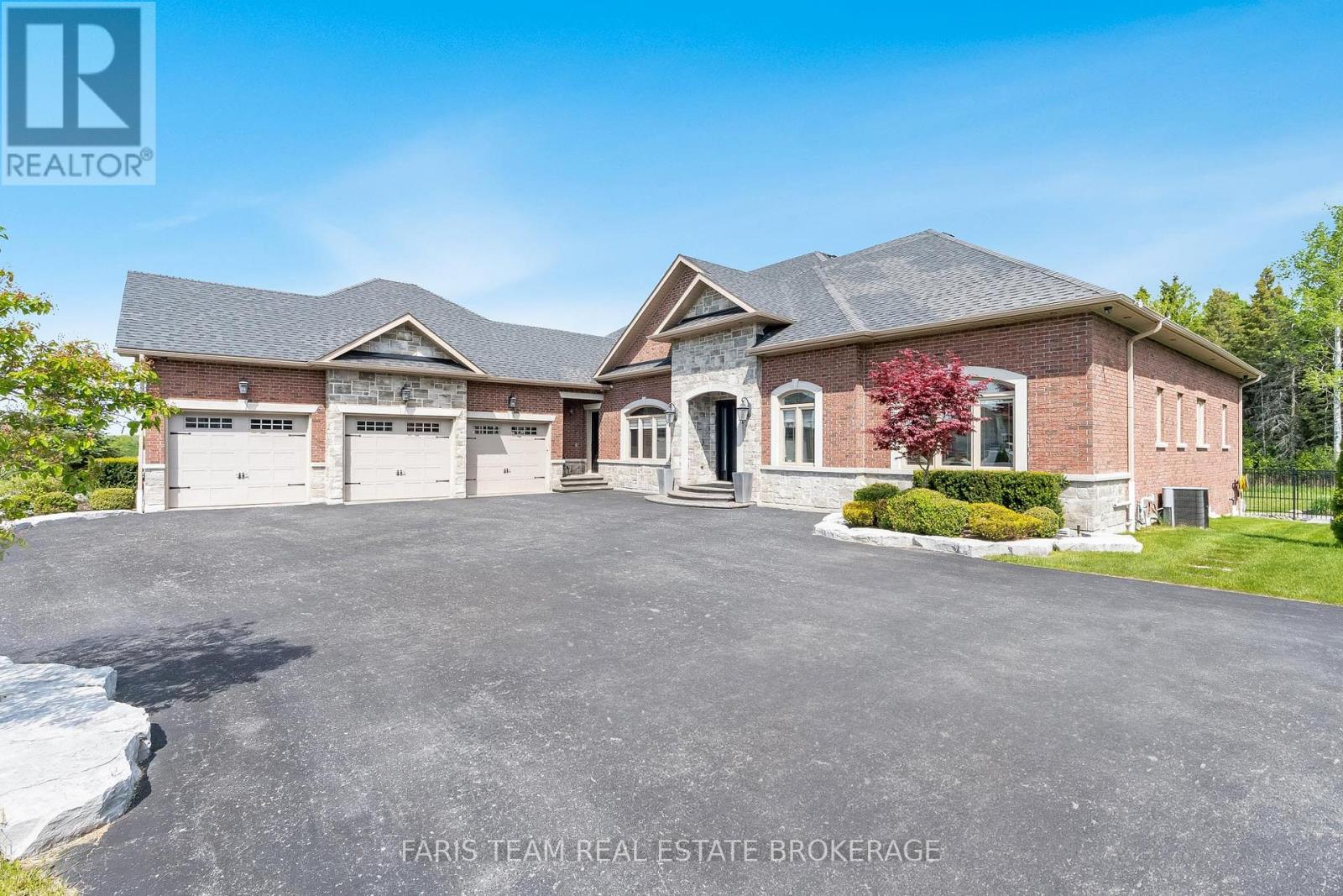 158 Dale Crescent, Bradford West Gwillimbury, Ontario  L0L 1L0 - Photo 4 - N12487229