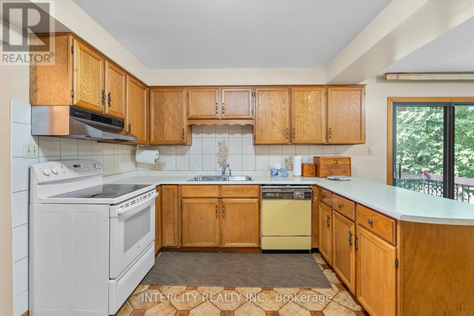 64 Brandy Crescent, Vaughan, Ontario  L4L 3C7 - Photo 12 - N12487234