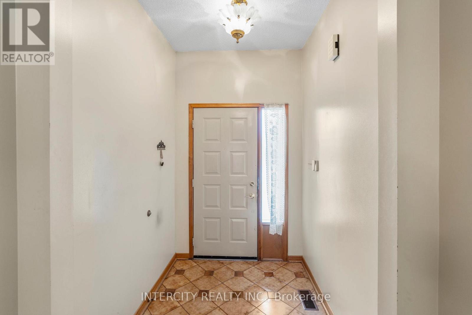 64 Brandy Crescent, Vaughan, Ontario  L4L 3C7 - Photo 2 - N12487234