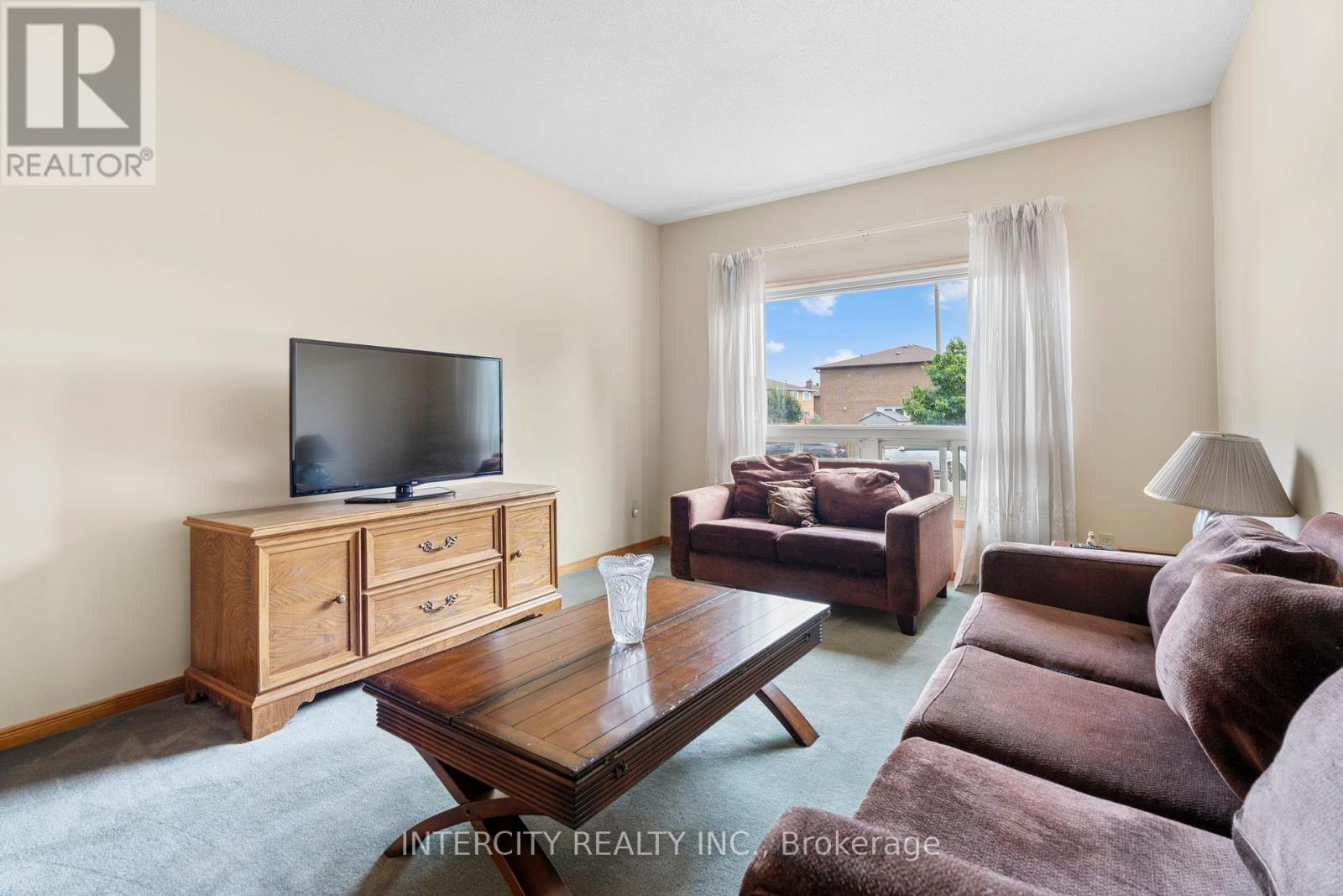 64 Brandy Crescent, Vaughan, Ontario  L4L 3C7 - Photo 5 - N12487234