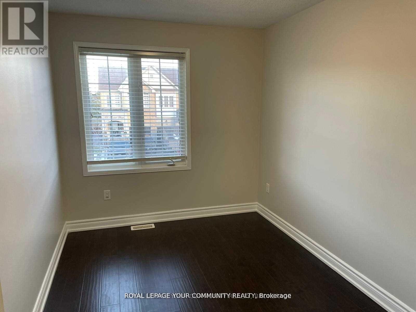 122 Russel Drive, Bradford West Gwillimbury, Ontario  L3Z 0M8 - Photo 12 - N12487244