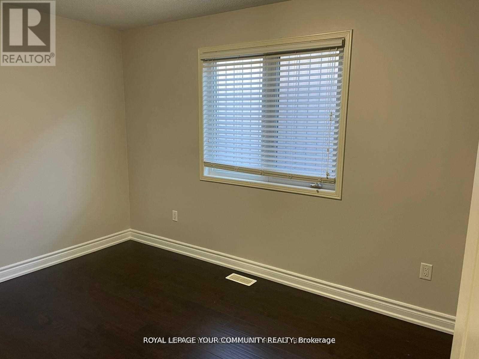 122 Russel Drive, Bradford West Gwillimbury, Ontario  L3Z 0M8 - Photo 13 - N12487244