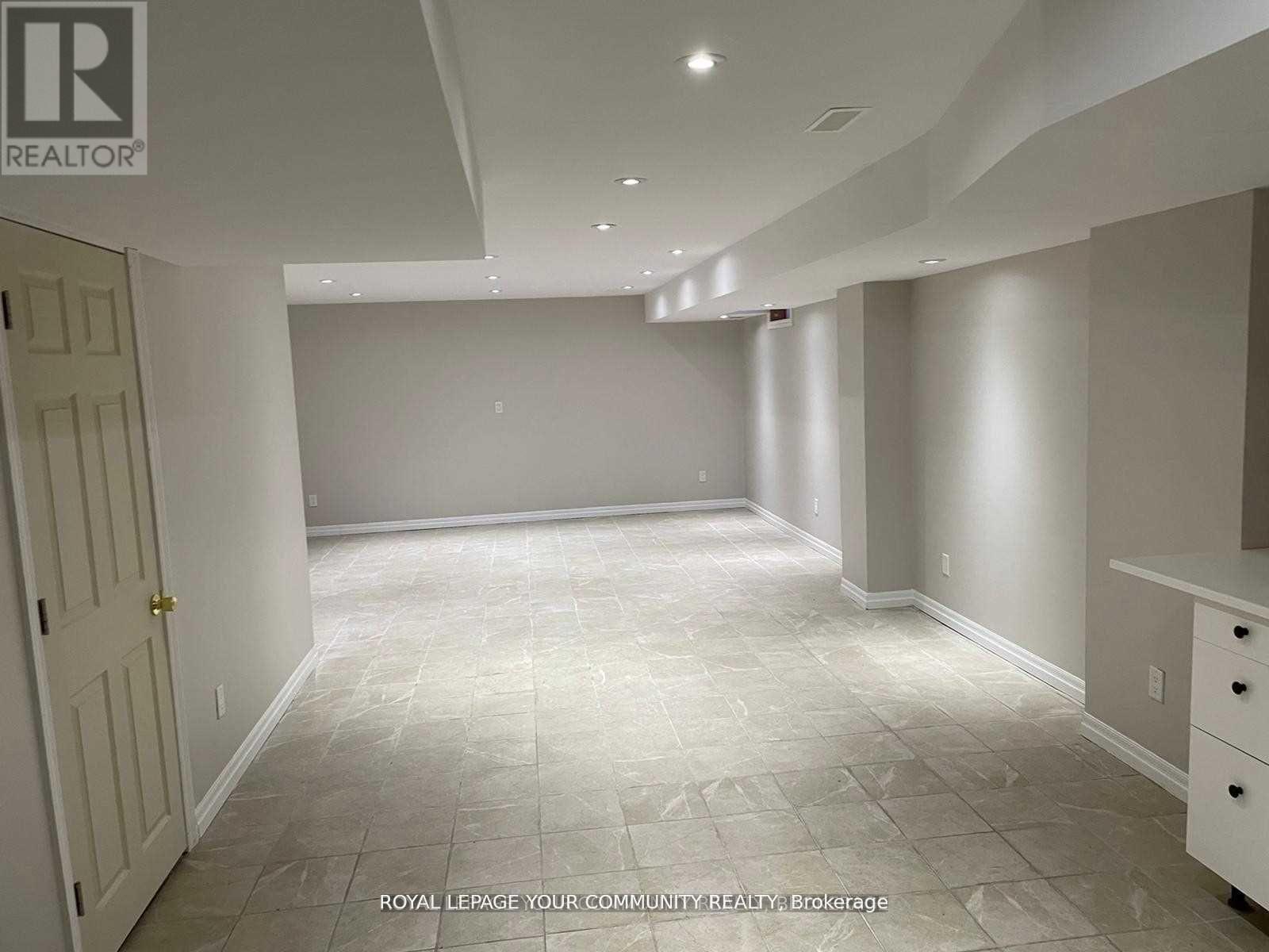 122 Russel Drive, Bradford West Gwillimbury, Ontario  L3Z 0M8 - Photo 21 - N12487244