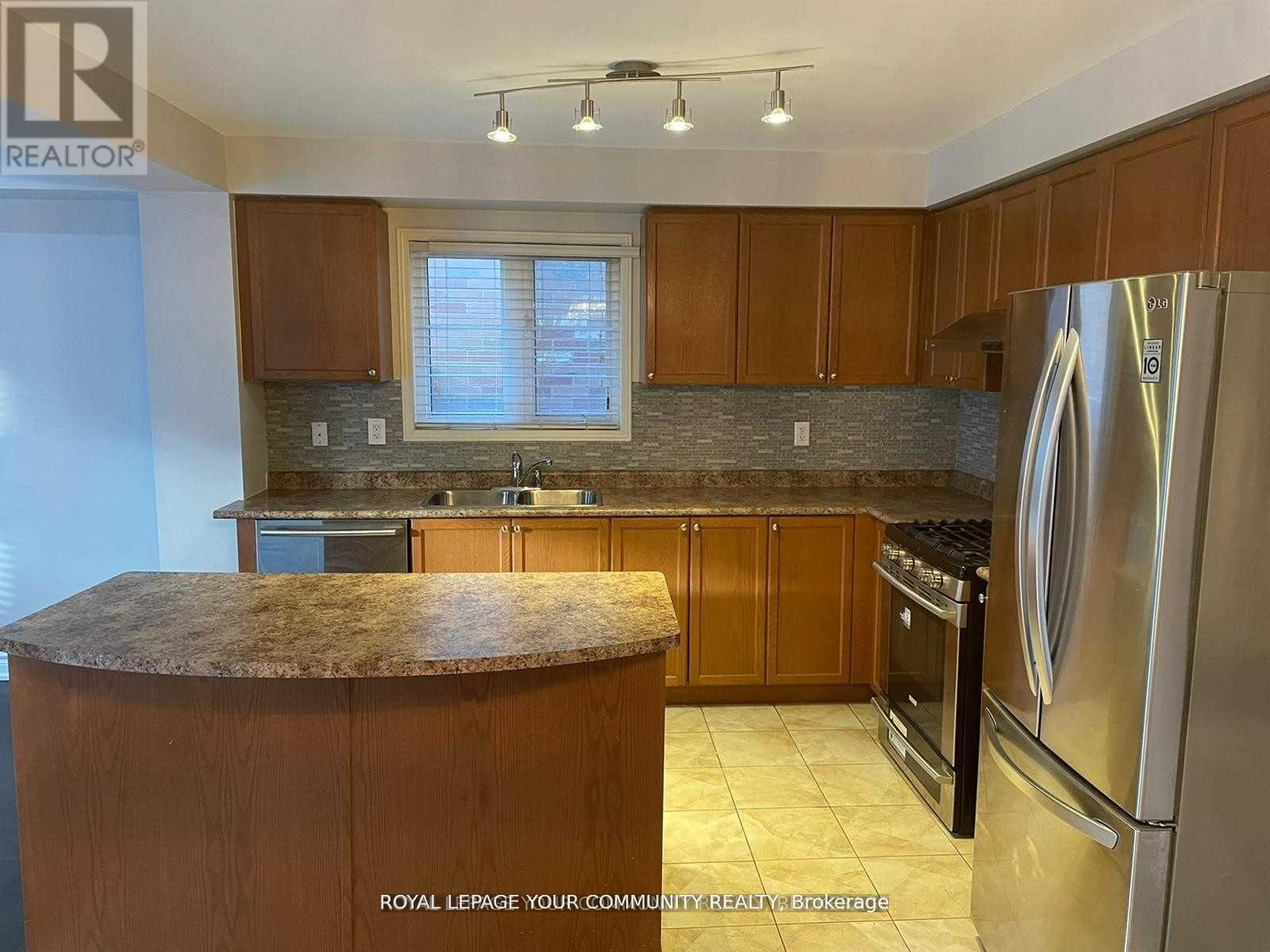 122 Russel Drive, Bradford West Gwillimbury, Ontario  L3Z 0M8 - Photo 7 - N12487244