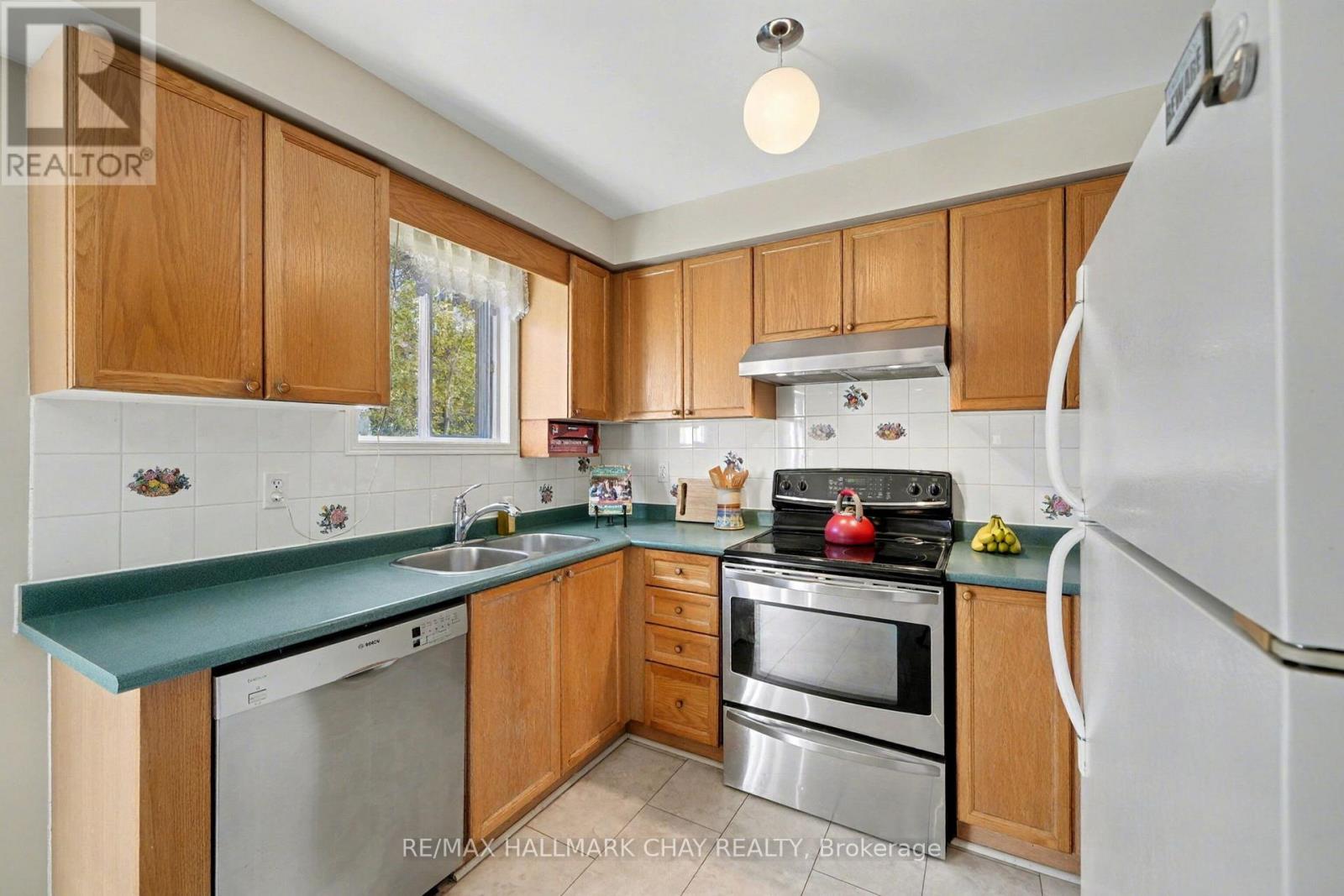 29 Daniele Avenue N, New Tecumseth (Beeton), Ontario  L0G 1A0 - Photo 10 - N12487283