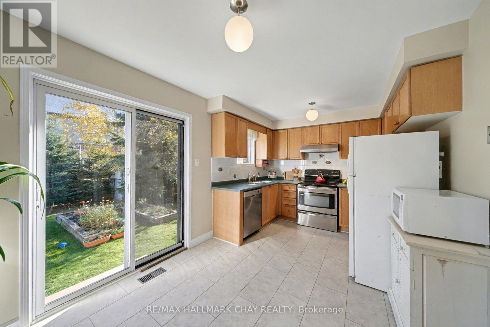 29 Daniele Avenue N, New Tecumseth (Beeton), Ontario  L0G 1A0 - Photo 12 - N12487283