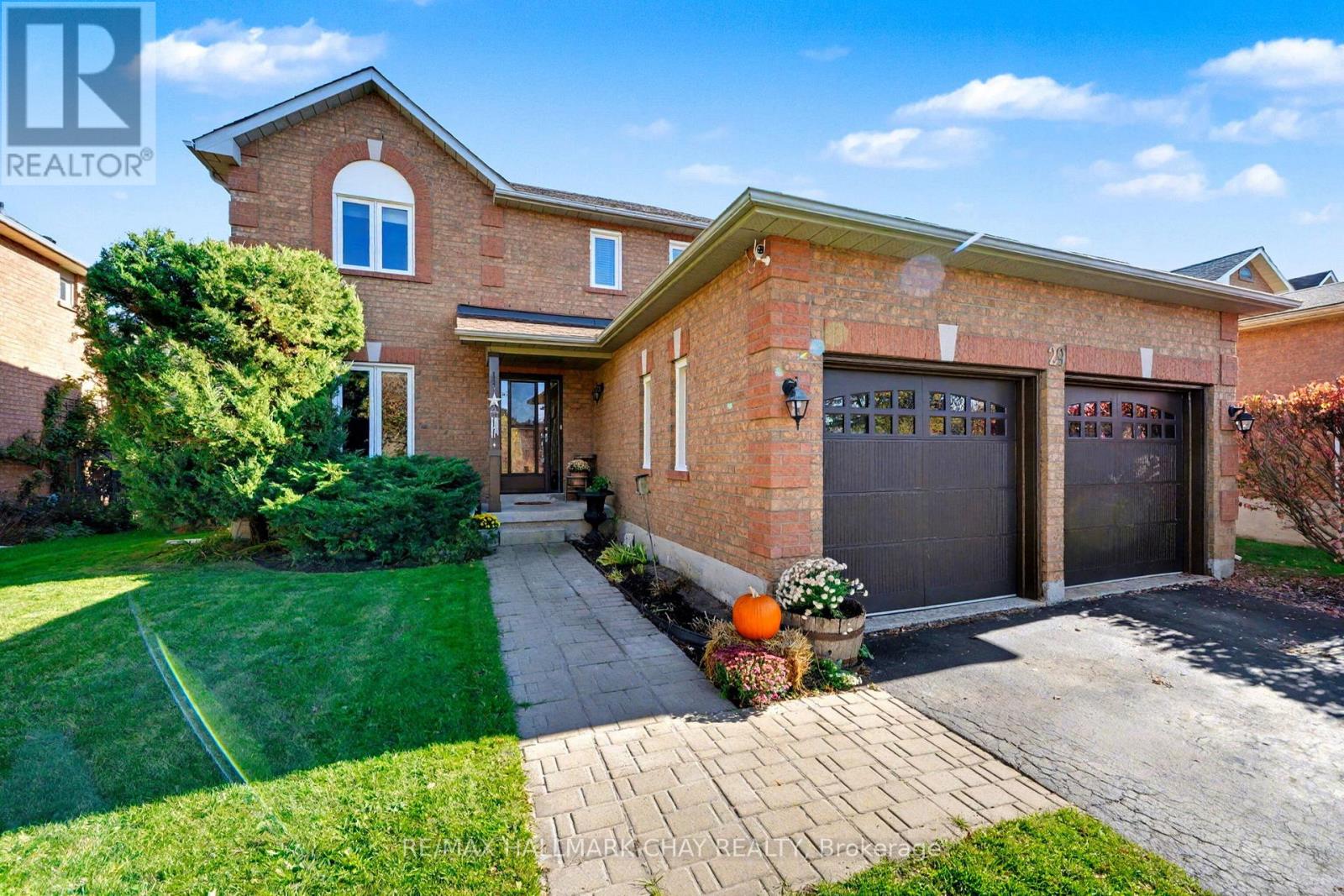 29 Daniele Avenue N, New Tecumseth (Beeton), Ontario  L0G 1A0 - Photo 2 - N12487283