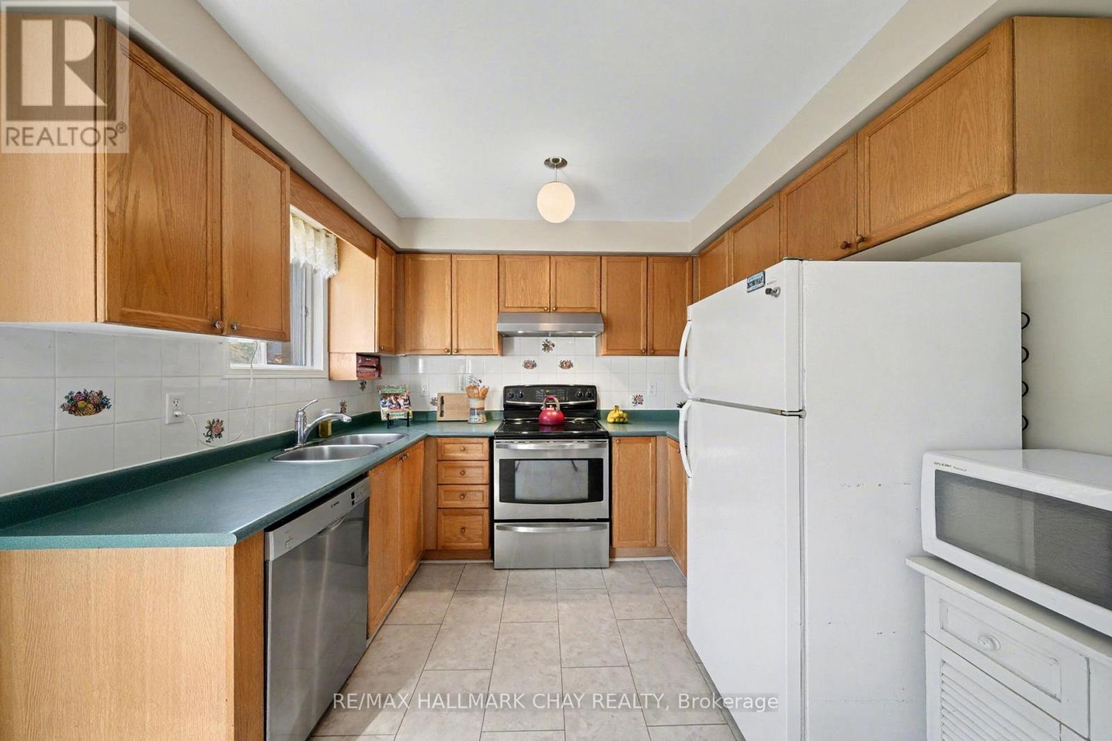 29 Daniele Avenue N, New Tecumseth (Beeton), Ontario  L0G 1A0 - Photo 9 - N12487283