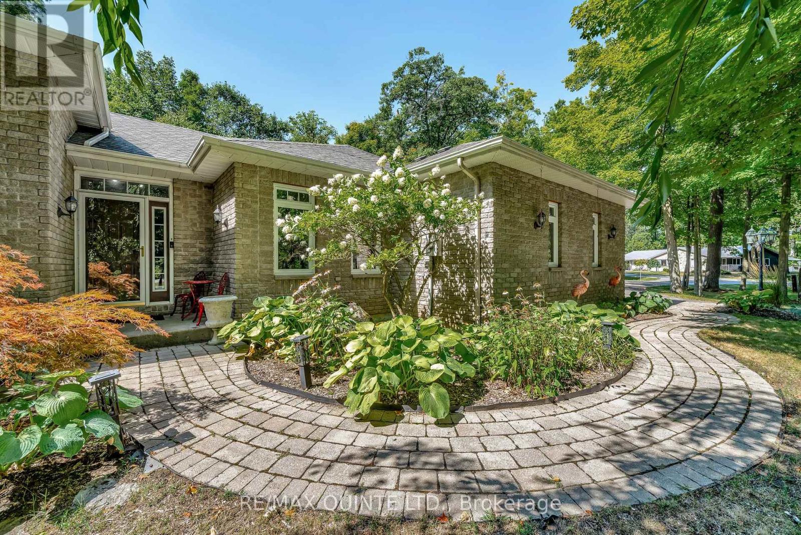 291 Colonial Drive, Quinte West (Murray Ward), Ontario  K8V 5P4 - Photo 4 - X12487443