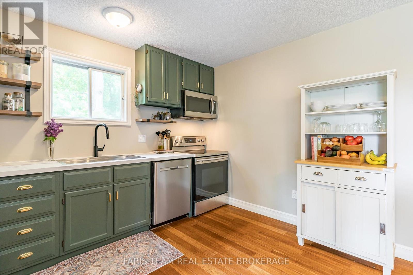 427 Ann Street, Tay, Ontario  L0K 1R0 - Photo 6 - S12487250