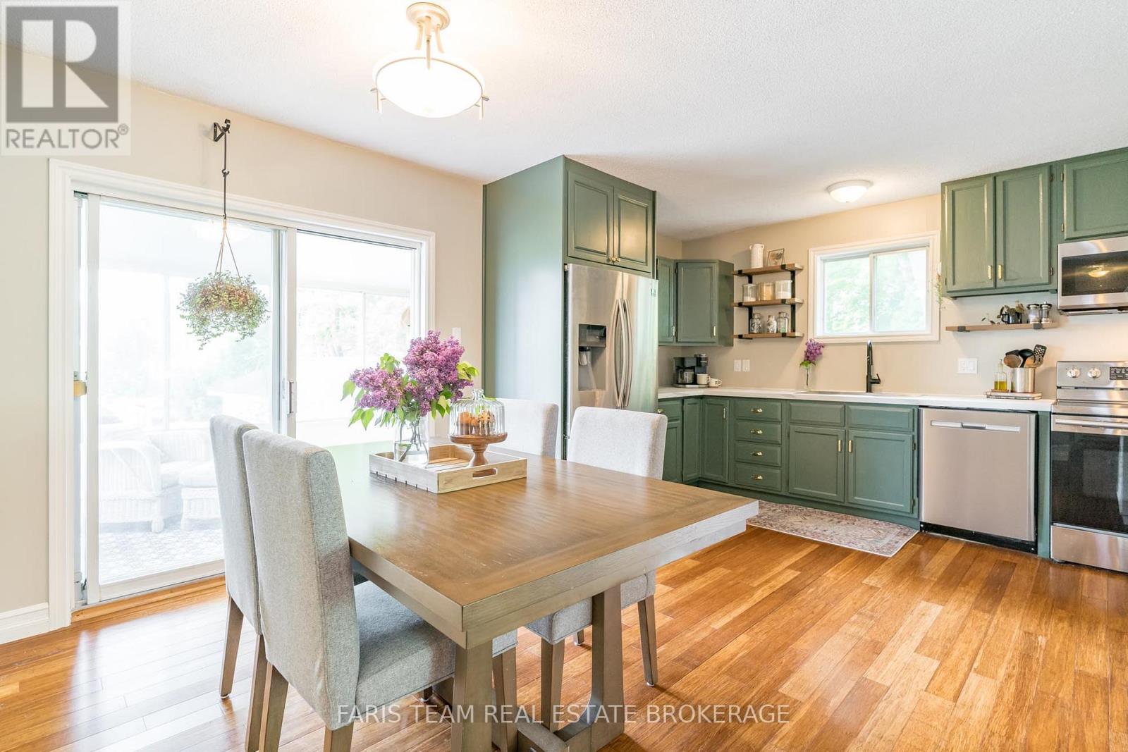 427 Ann Street, Tay, Ontario  L0K 1R0 - Photo 9 - S12487250