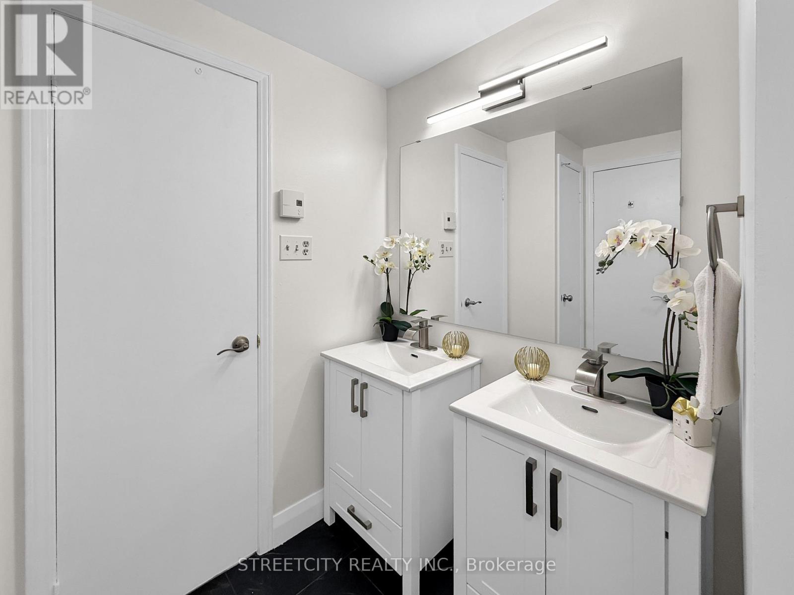 118 Monmore Road, London North, Ontario  N6G 3A6 - Photo 11 - X12487396