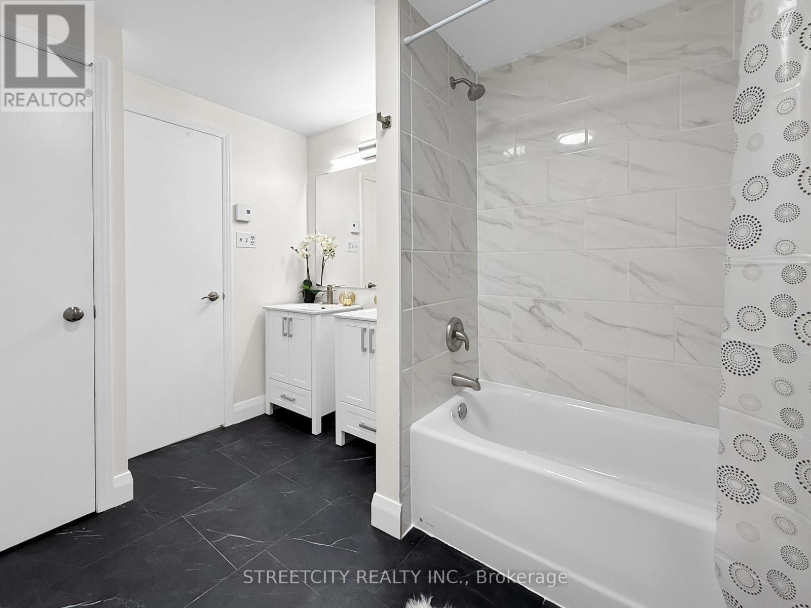 118 Monmore Road, London North, Ontario  N6G 3A6 - Photo 12 - X12487396