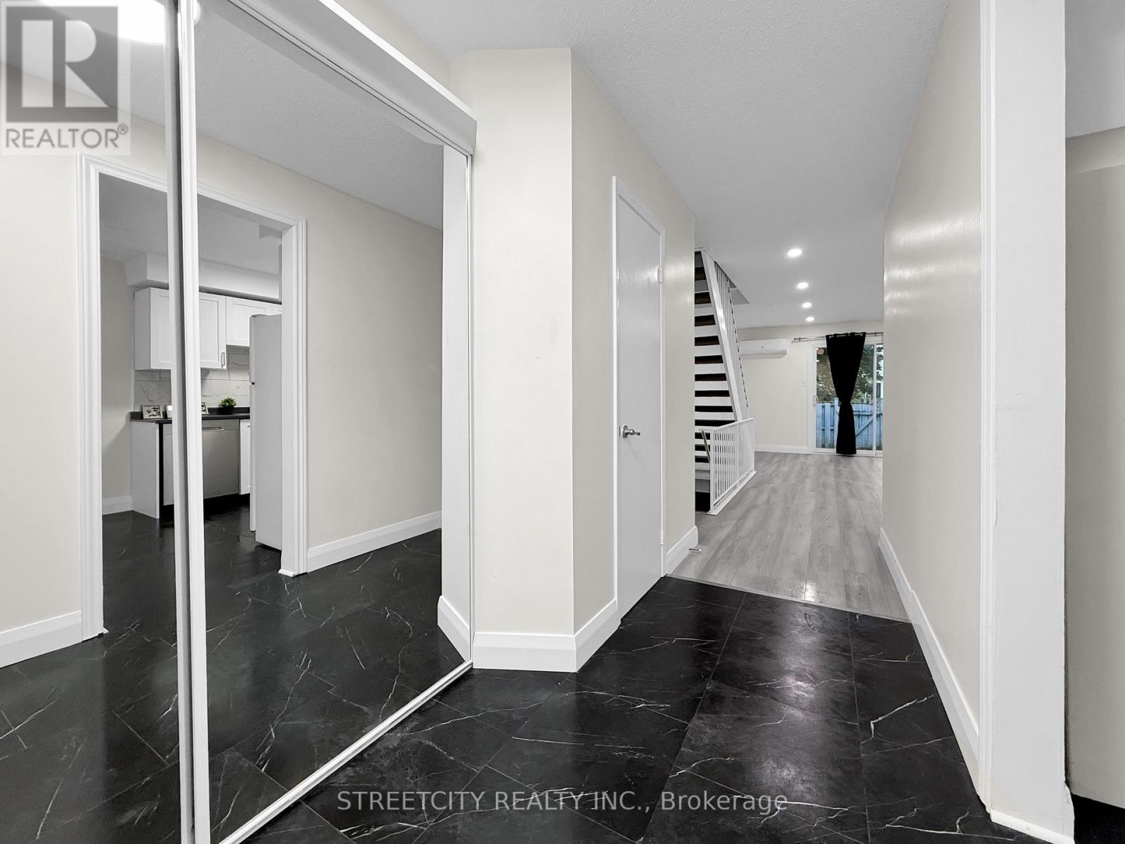 118 Monmore Road, London North, Ontario  N6G 3A6 - Photo 3 - X12487396