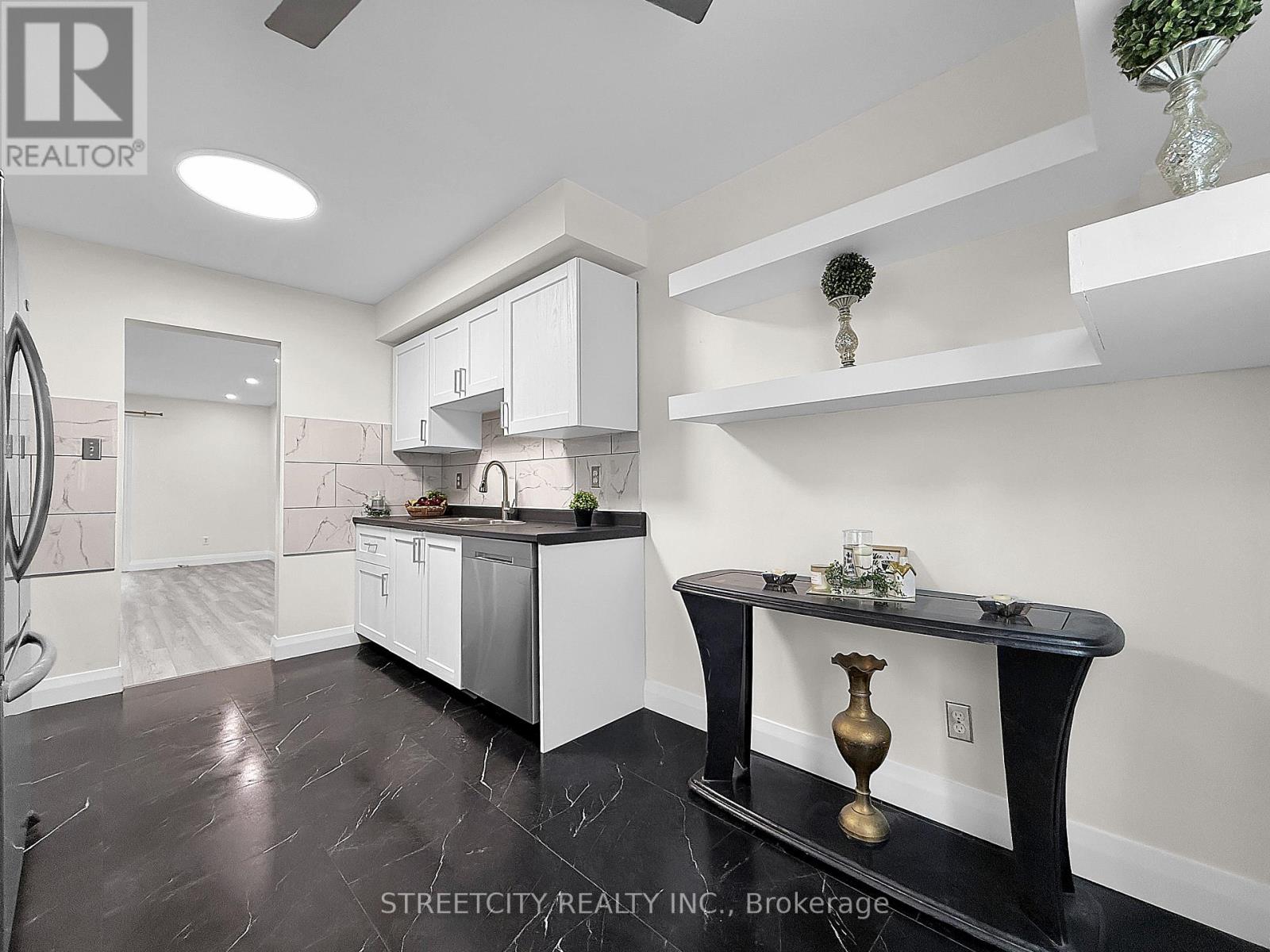 118 Monmore Road, London North, Ontario  N6G 3A6 - Photo 6 - X12487396