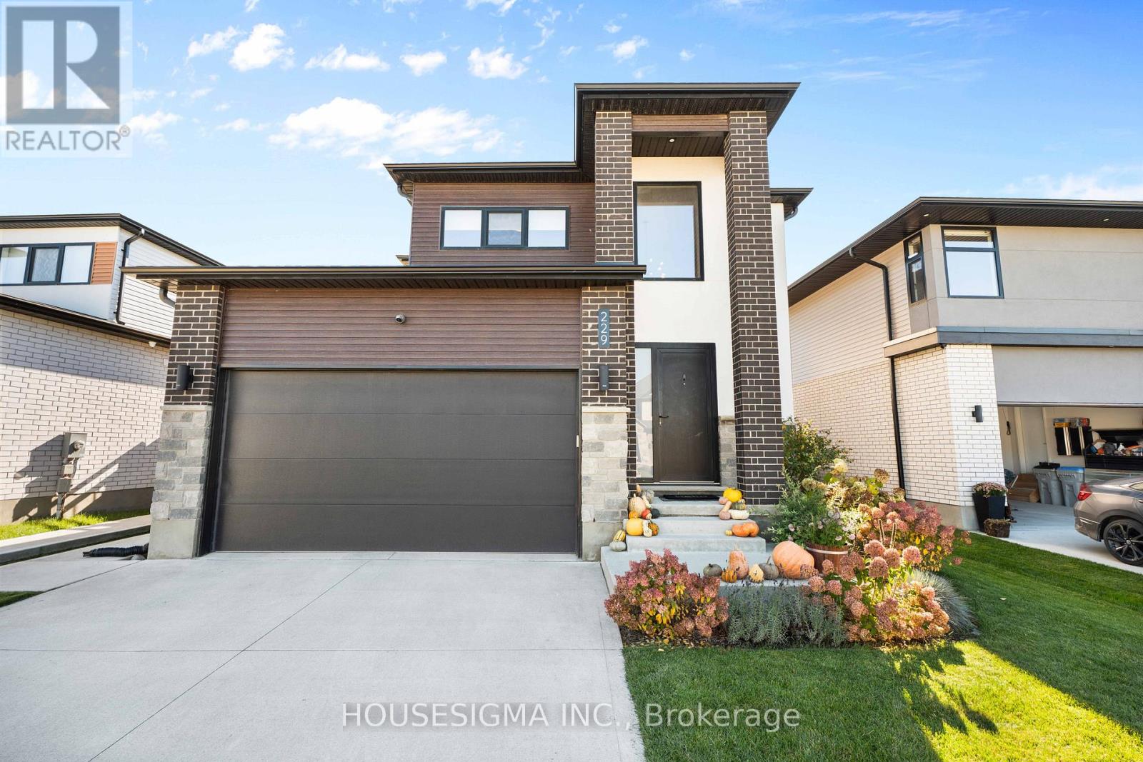 229 Crestview Drive, Middlesex Centre (Kilworth), Ontario  N0L 1R0 - Photo 2 - X12487450