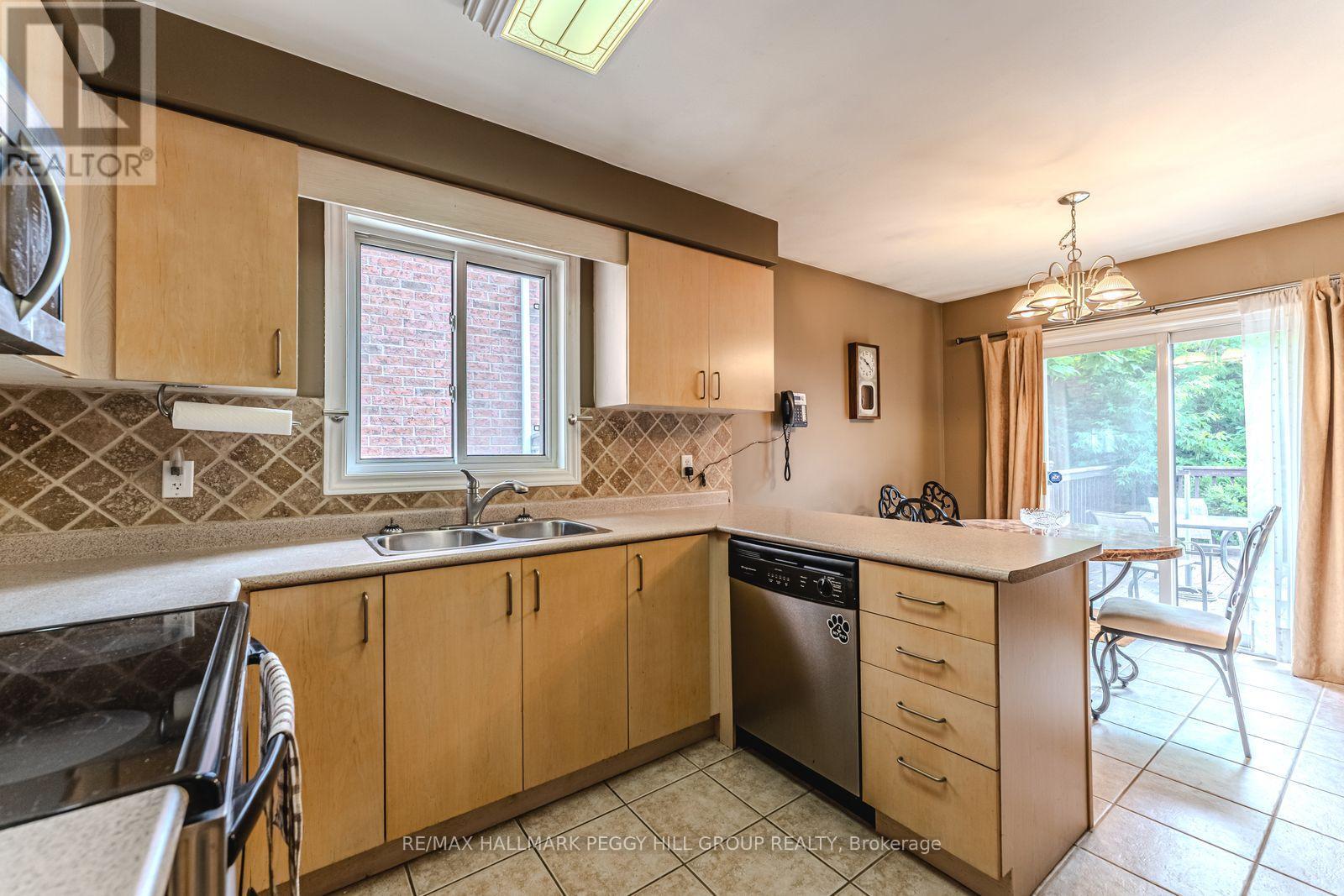 10 Stephanie Lane, Barrie, Ontario  L4N 0V2 - Photo 4 - S12474319